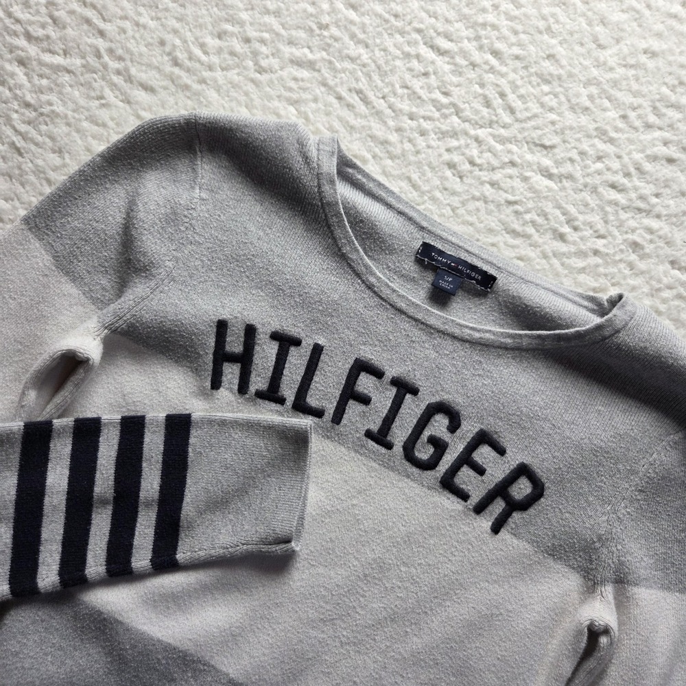 Tommy Hilfiger Sweater Womens Small Gray Striped Crew Neck Logo Knit Pullover